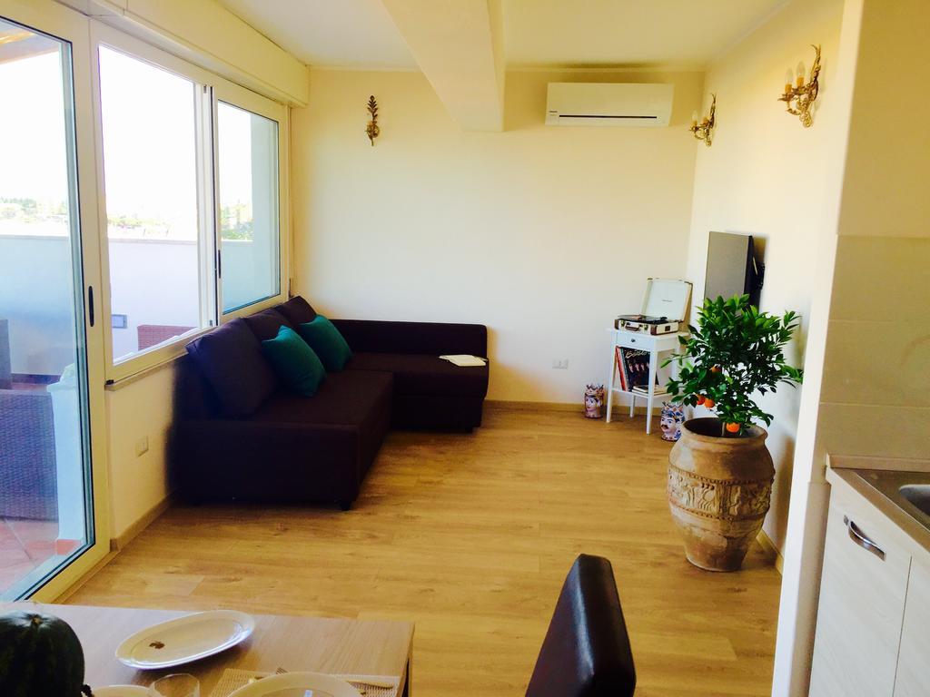 Solarium Achilles Apartment Giardini Naxos Bagian luar foto